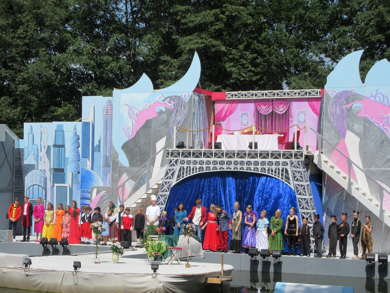 Kindergarten Sankt Florian Besuch von "Prinzessin auf der Erbse"